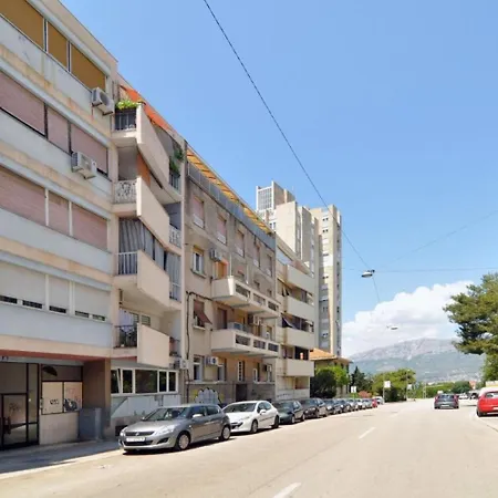 Apartment Karmen - Close To The Center Split