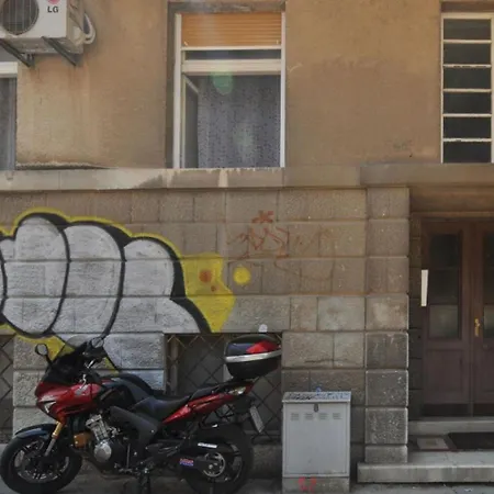 Karmen - Close To The Center Apartment