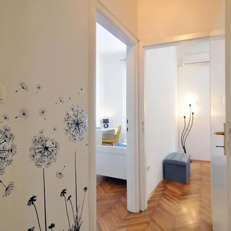 Apartment Karmen - Close To The Center