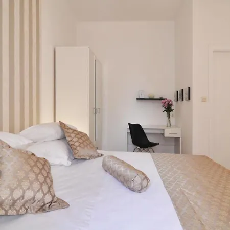 Apartment Karmen - Close To The Center Split