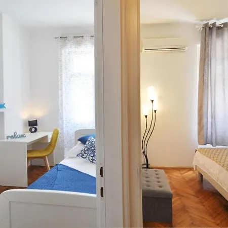 Karmen - Close To The Center Apartment