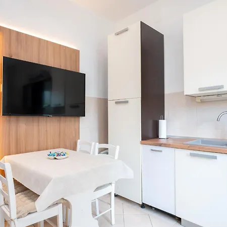 Karmen Apartment